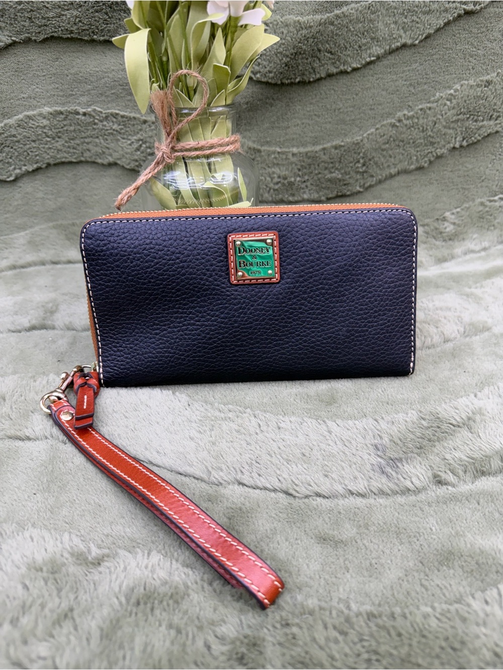 Dooney & Bourke wallet